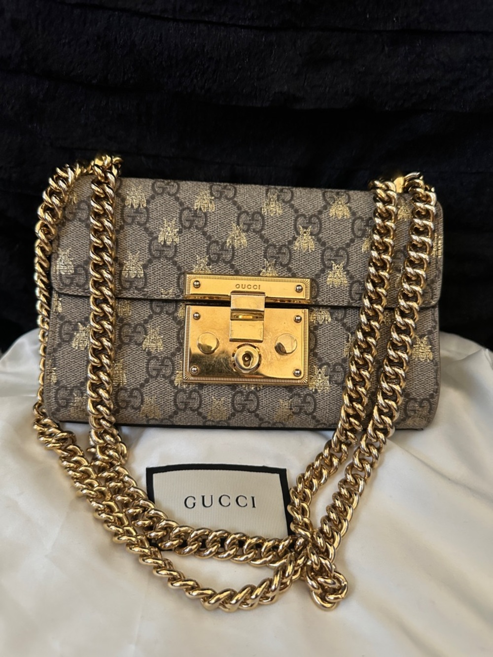 Authentic Gucci Beige GG Supreme Shoulder / crossbody Bag with Gold Chain